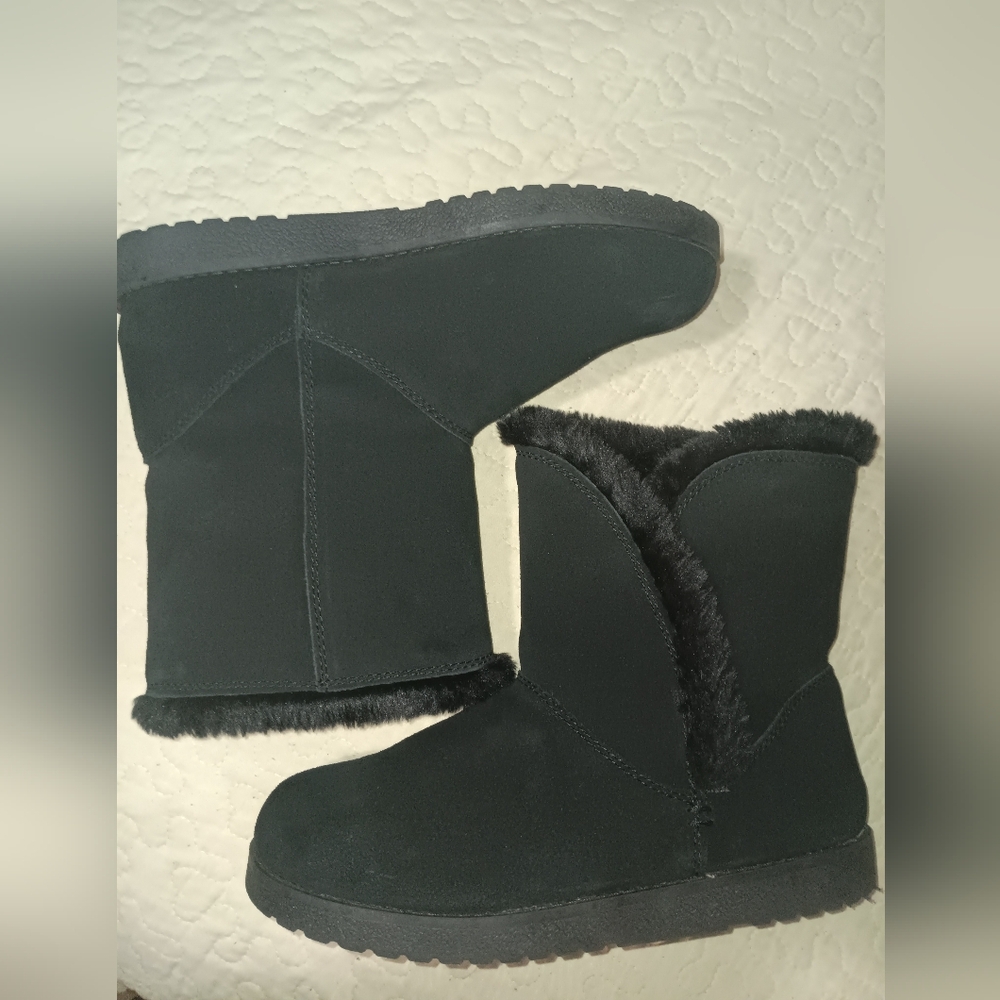 Universal Thread Black Faux Fur Winter Boots